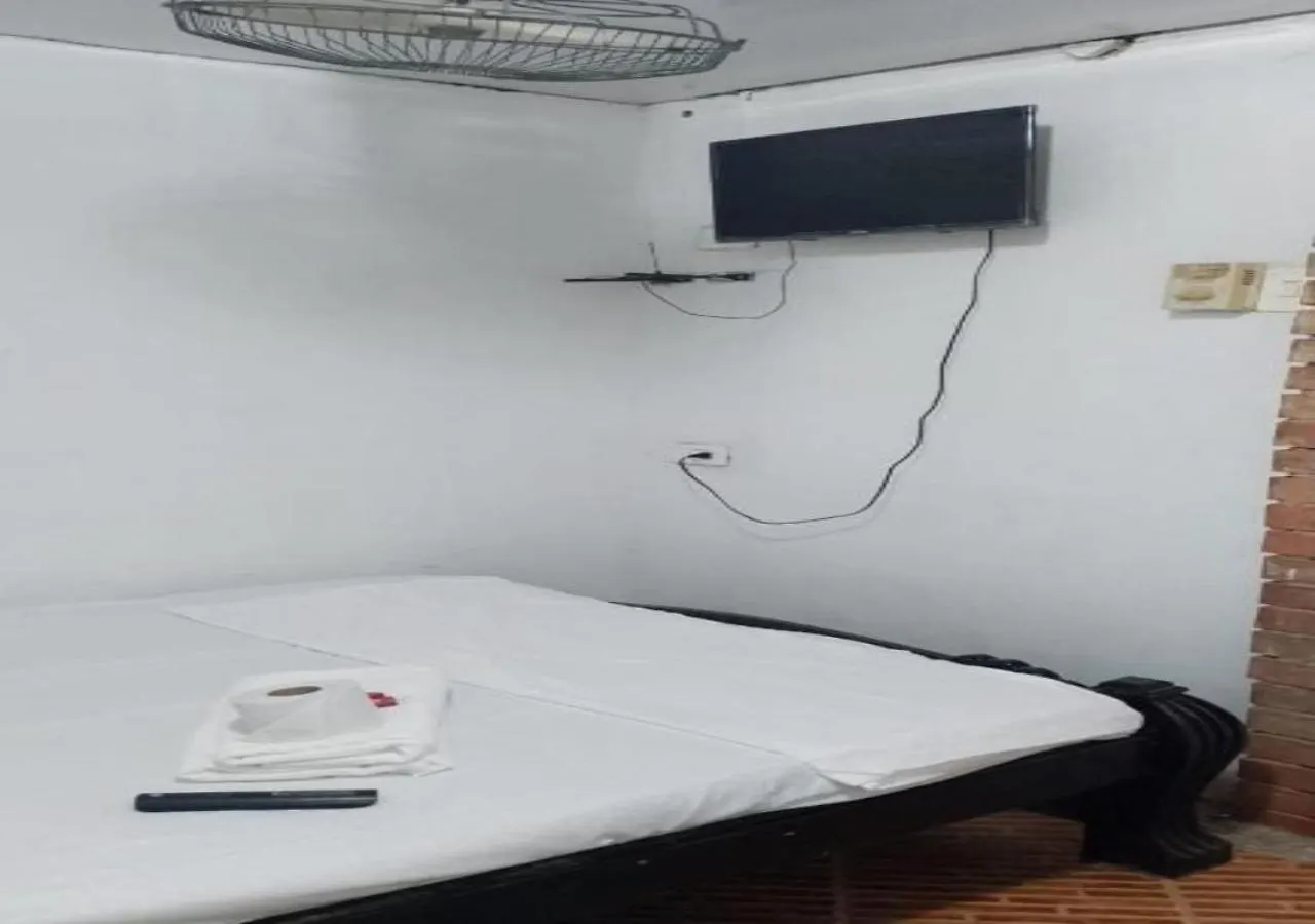 Hostal #10-33 Картахена Гостевой дом