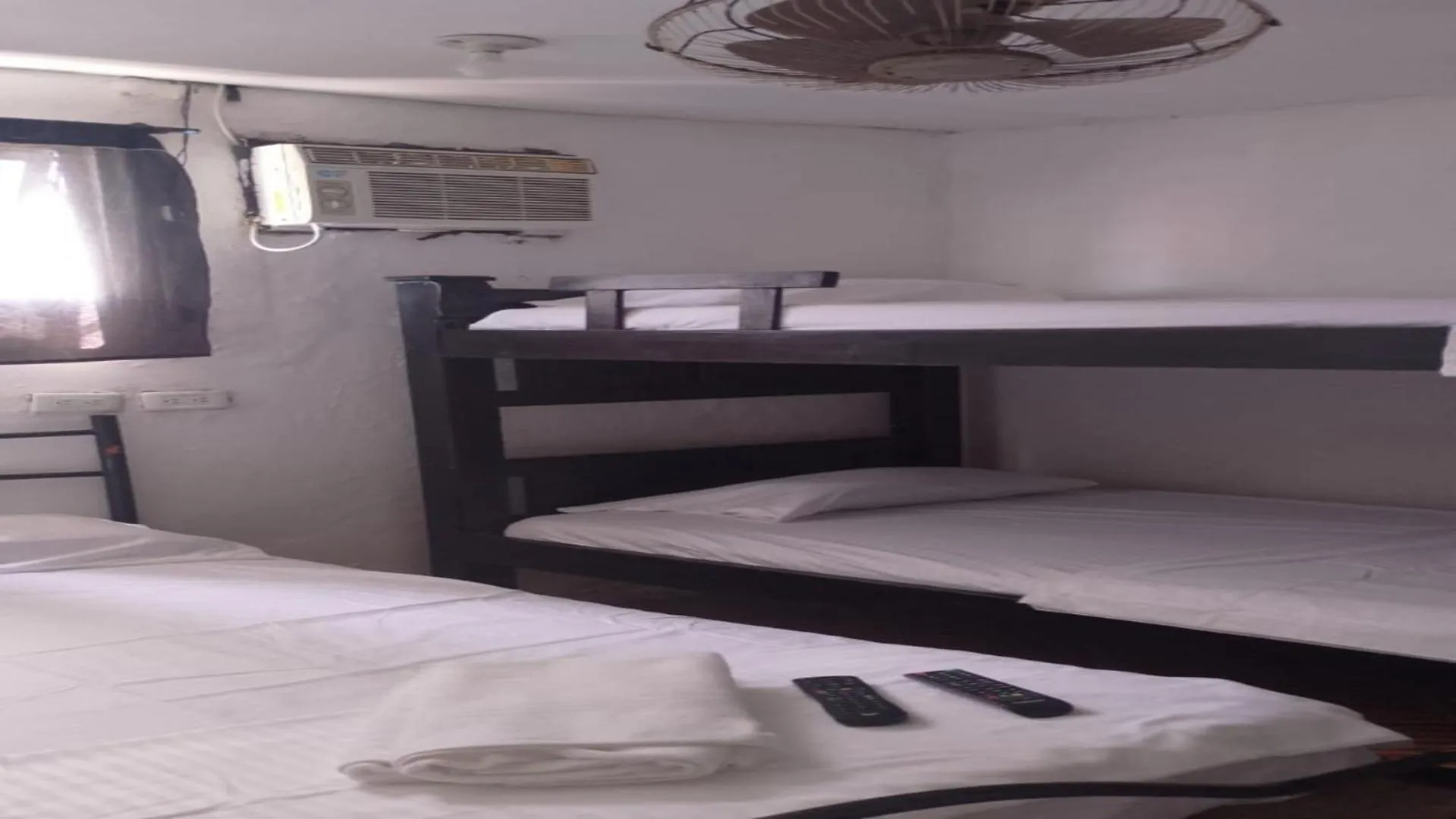 Hostal #10-33 Картахена