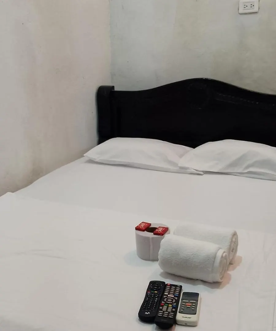 Hostal #10-33 Картахена 0*,